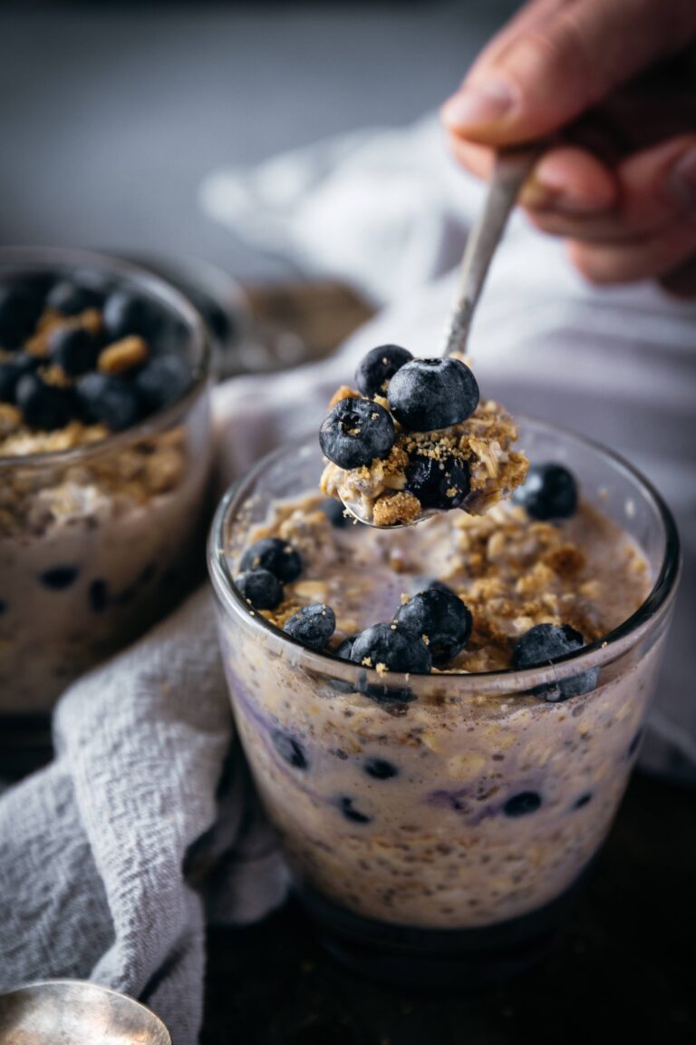 Blueberry Muffin Overnight Oats: The Only Way I Can Get Up Before the Sun