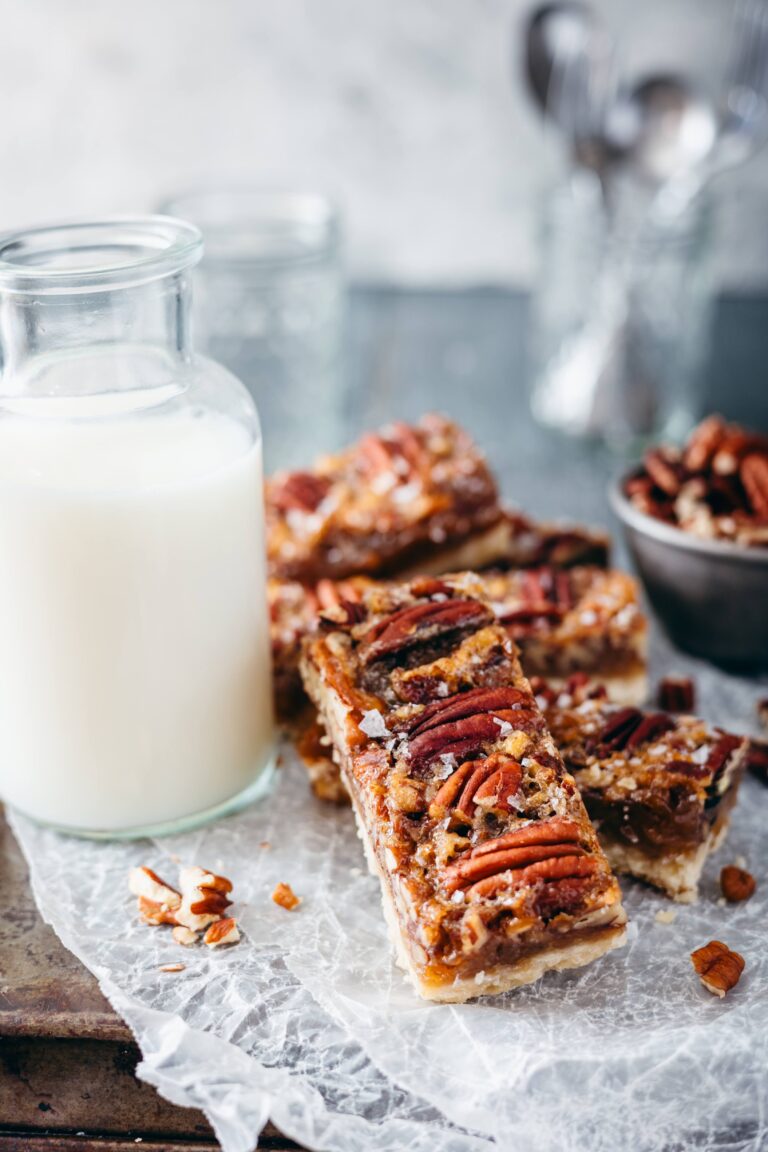 Maple Pecan Bars: Fall in Bar Form (and a Cry for Help from the Only Pecan Pie Lover in the House)